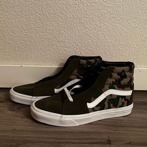 Men’s high top Camo Vans